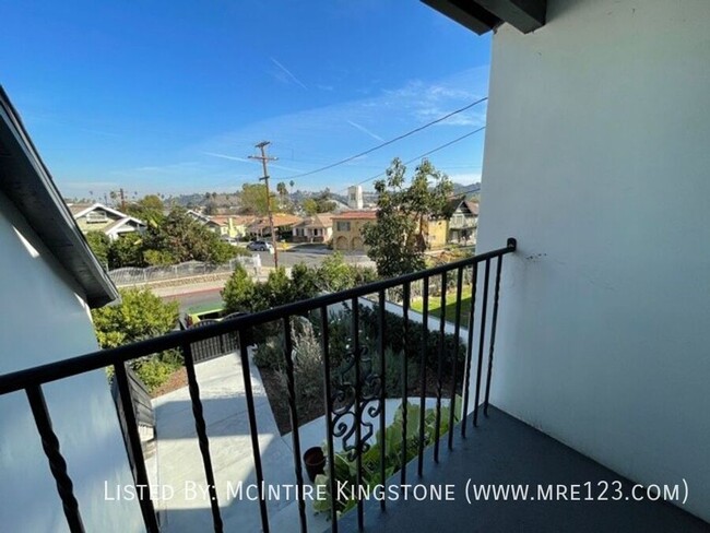 Building Photo - NEWLY REMODELED 2BD/2BA IN A GREAT NEIGHBO...