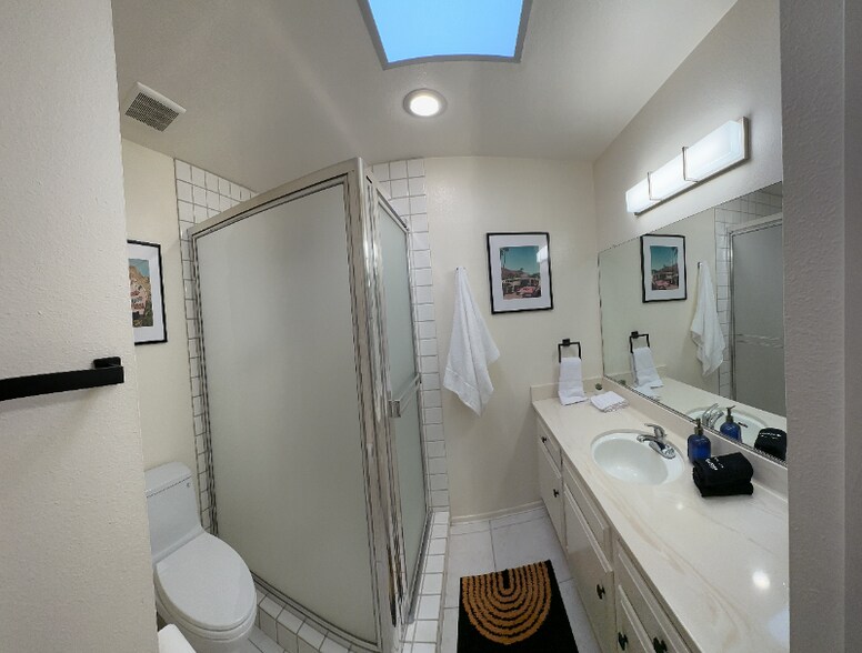 Building Photo - 2303 Los Patos Dr