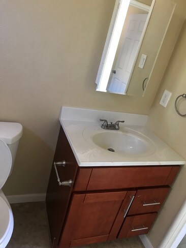 Bath - 4618 MacArthur Blvd