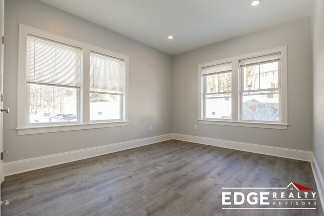 Building Photo - 124 Kenrick St