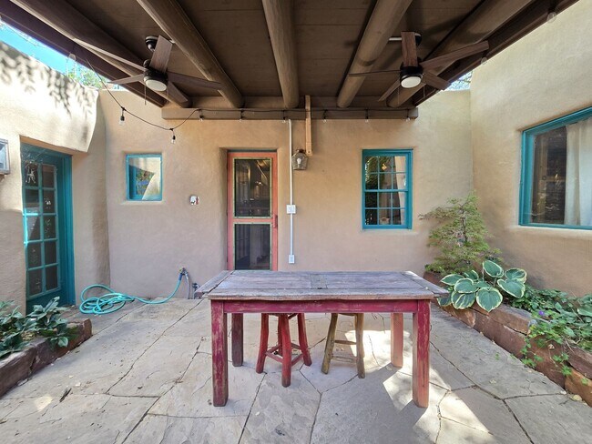 Building Photo - 770 Acequia Madre