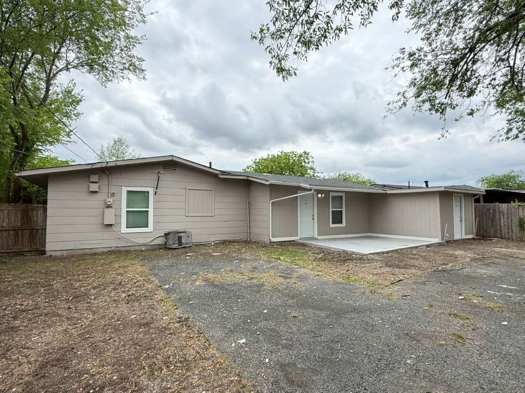 Building Photo - 143 Huxley Dr