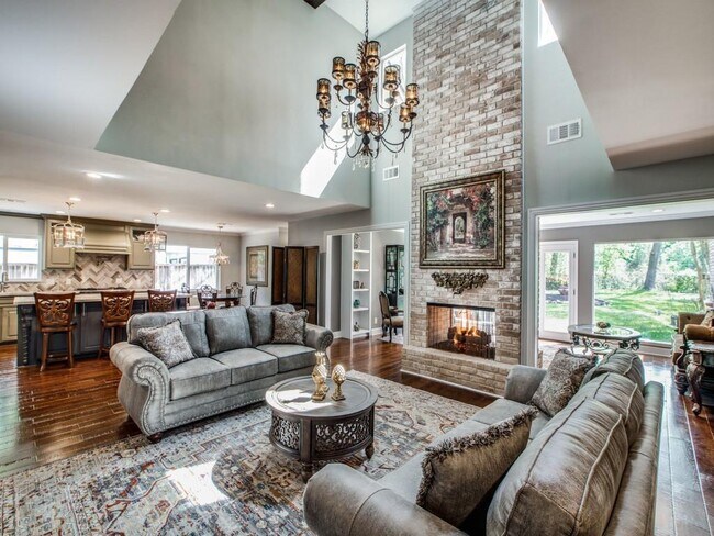 Building Photo - 211 Briarpark Dr