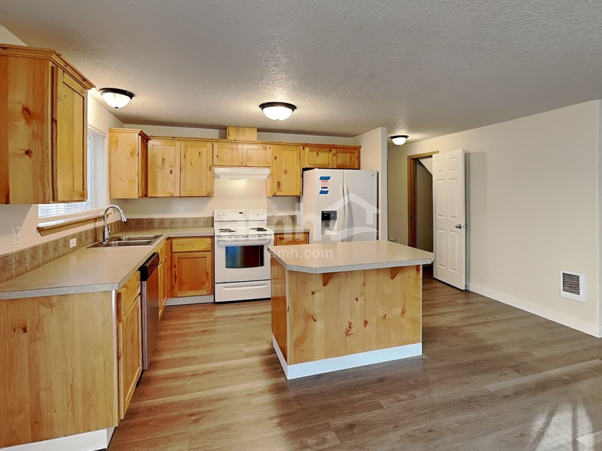 Building Photo - 465 Donna Dr