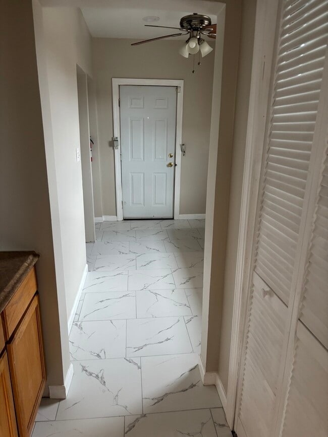 Building Photo - 8052 S Aberdeen St