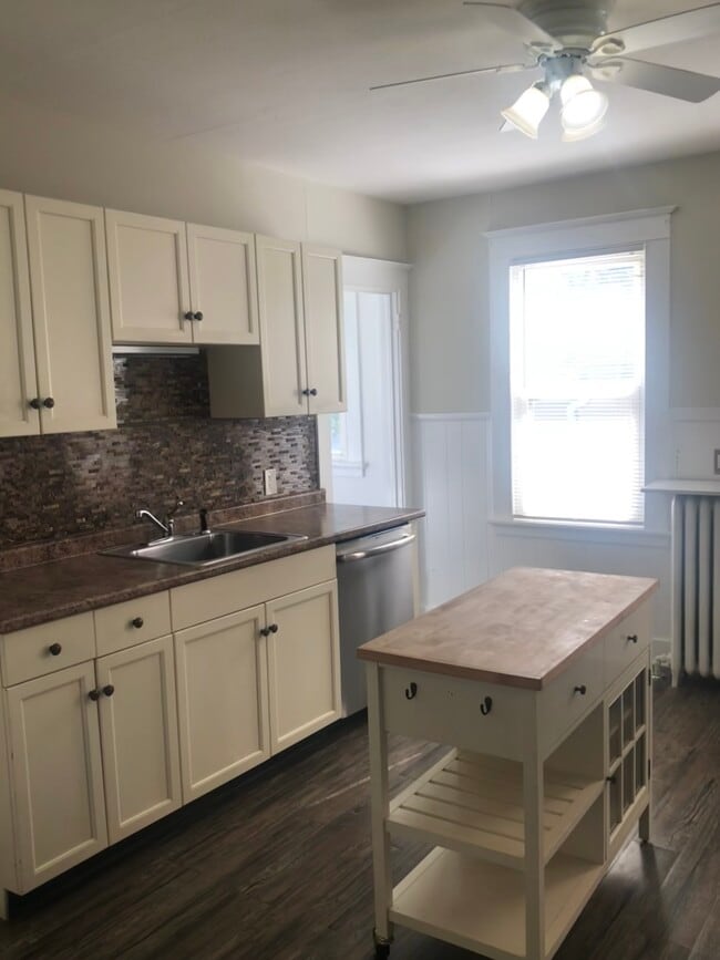 Building Photo - 1144 Boulevard