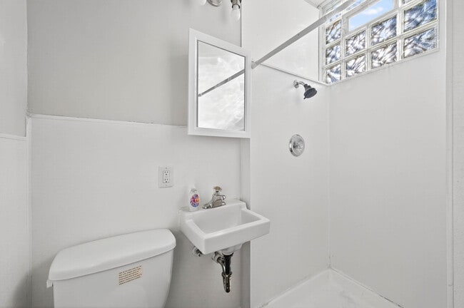 Building Photo - 959 Earl St