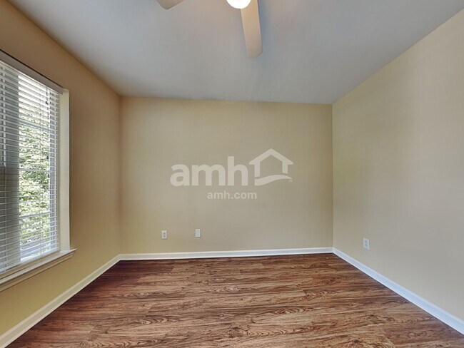 Building Photo - 11016 Treebranch Dr