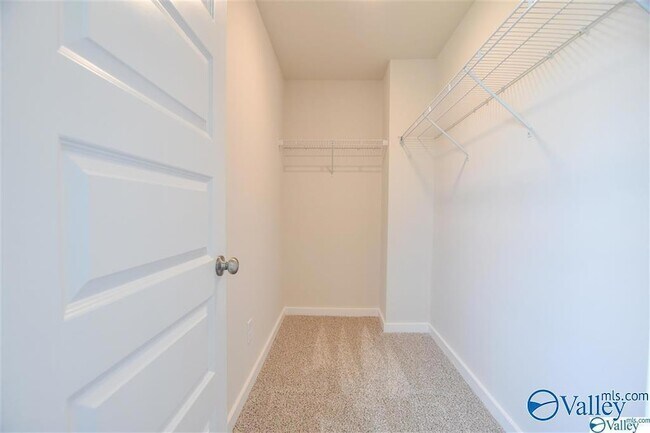 Building Photo - 403 Falls Pointe