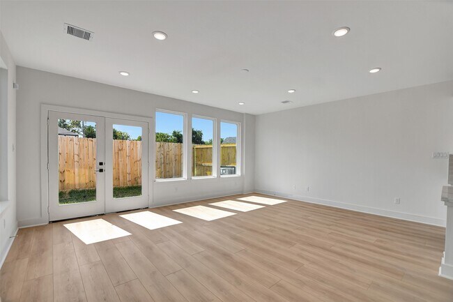 Building Photo - 3630 Amos St