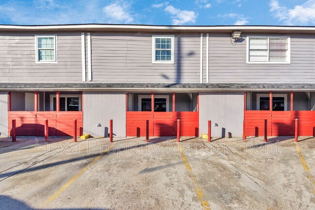 Building Photo - 6605 Brittmoore Rd