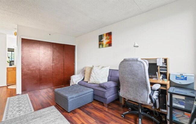 Building Photo - Bright And Spacious 2 Bed 2 Bath Condi With Balcony In Vibrant Highpointe