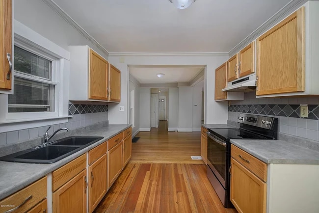 Kitchen - 408 Hilbert St