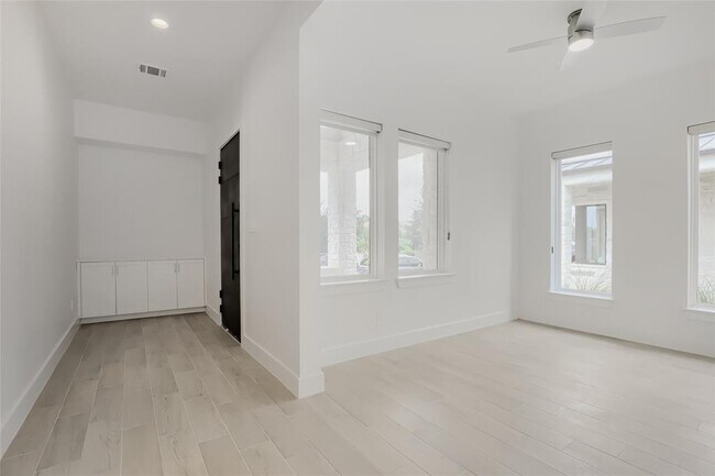 Building Photo - 7 Denbury Glen