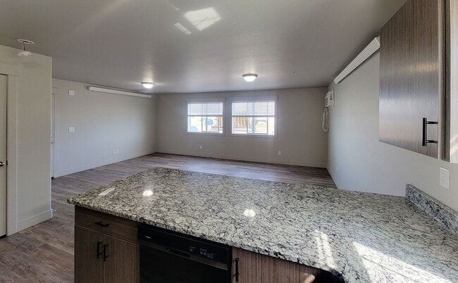 Building Photo - 3 Bed 2 Bath Apartment for Rent in Idaho F...
