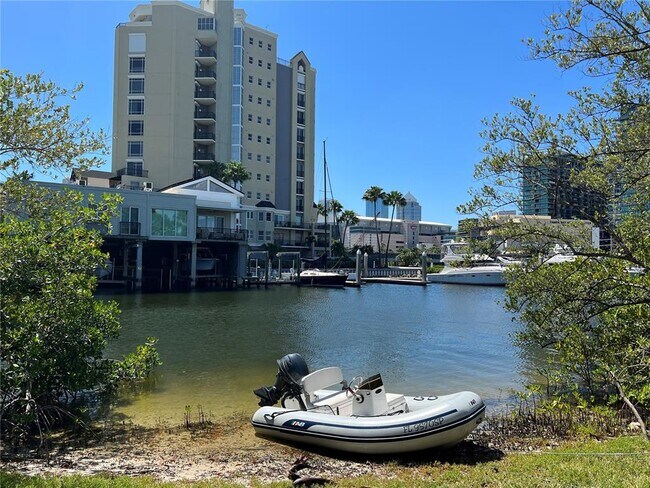 Building Photo - 805 Normandy Trace Rd