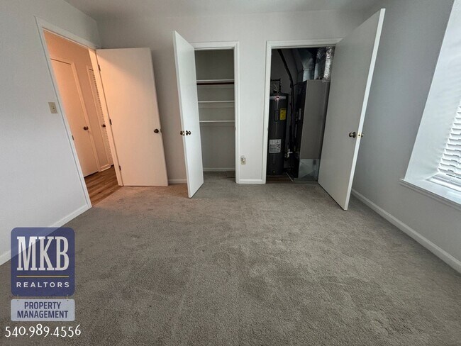 Building Photo - 2527 Gatehouse Ln