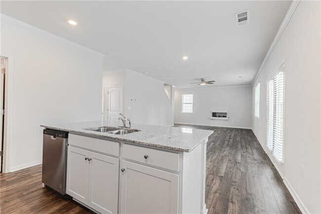 Building Photo - 545 King Vlg