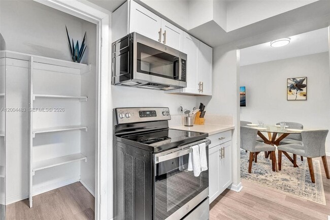 Building Photo - 10000 E Bay Harbor Dr