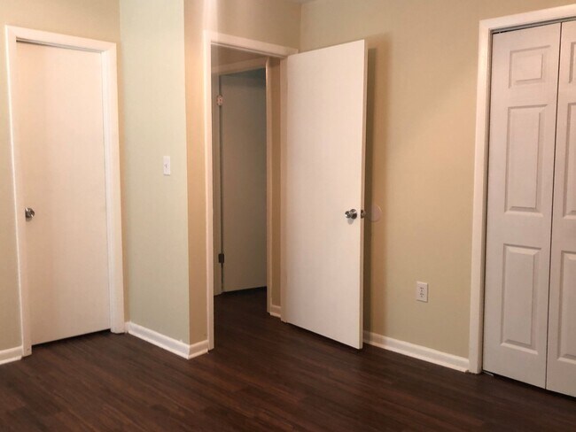 Building Photo - 719 Thornwood Way