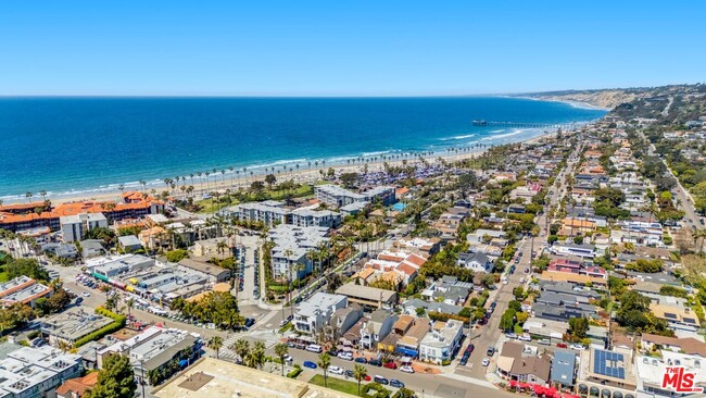 Building Photo - 8176 La Jolla Shores Dr