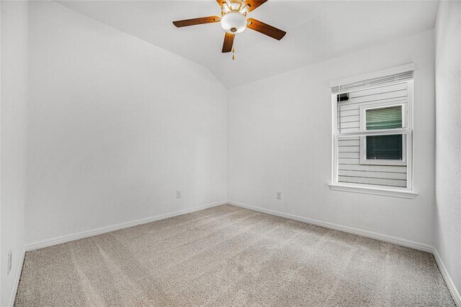 Building Photo - 412 Breccia Trl