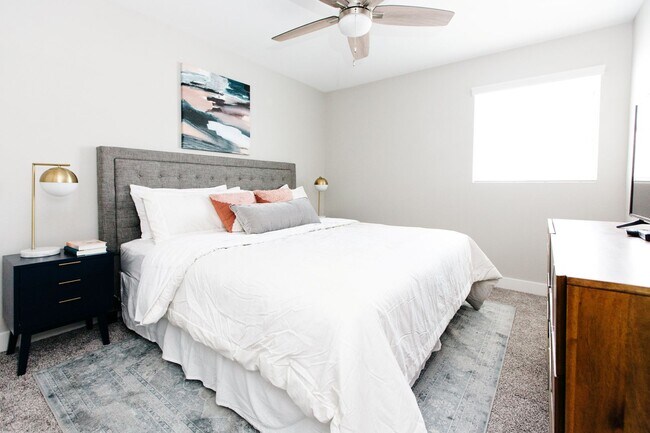 Building Photo - Spacious & beautiful home in Scottsdale wi...