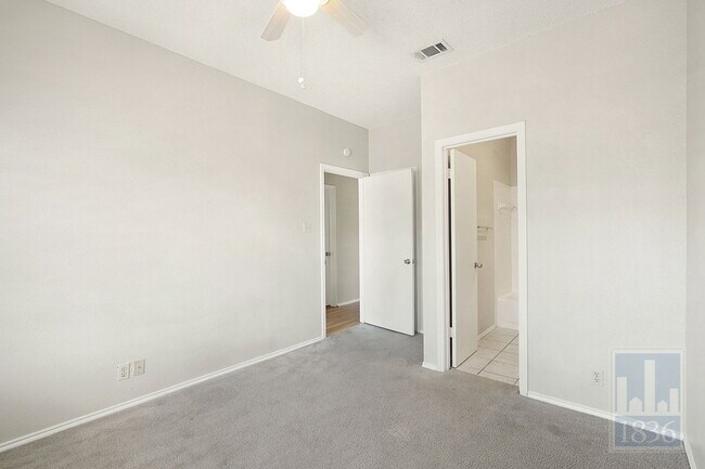 Building Photo - 2804 Rio Grande St