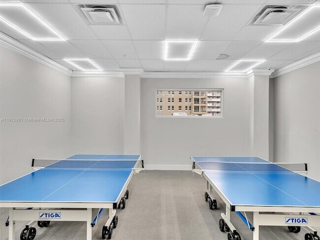 Building Photo - 2030 S Ocean Dr