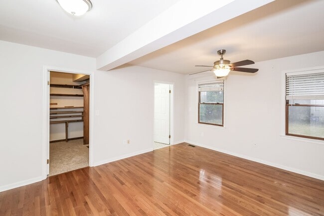 Building Photo - Beautiful Single Family Rambler with Huge Yard and Off Street Parking