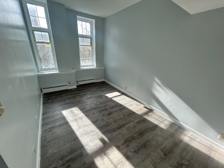 Building Photo - 285 Essex St