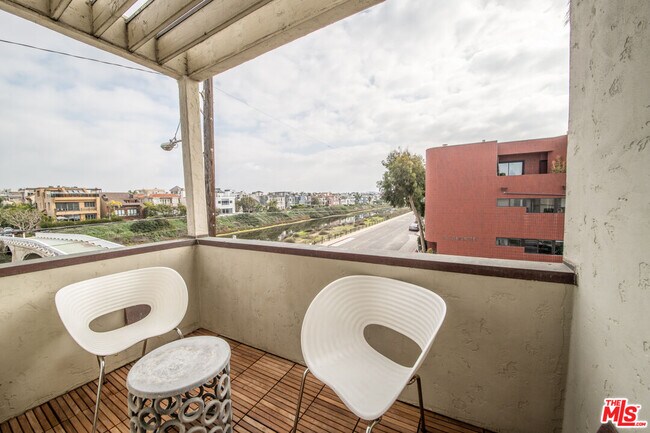 Building Photo - 29 Lighthouse St