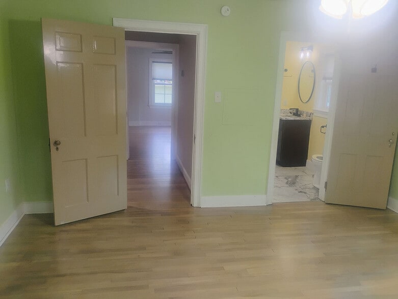 Spacious bedrooms. - 821 S William St