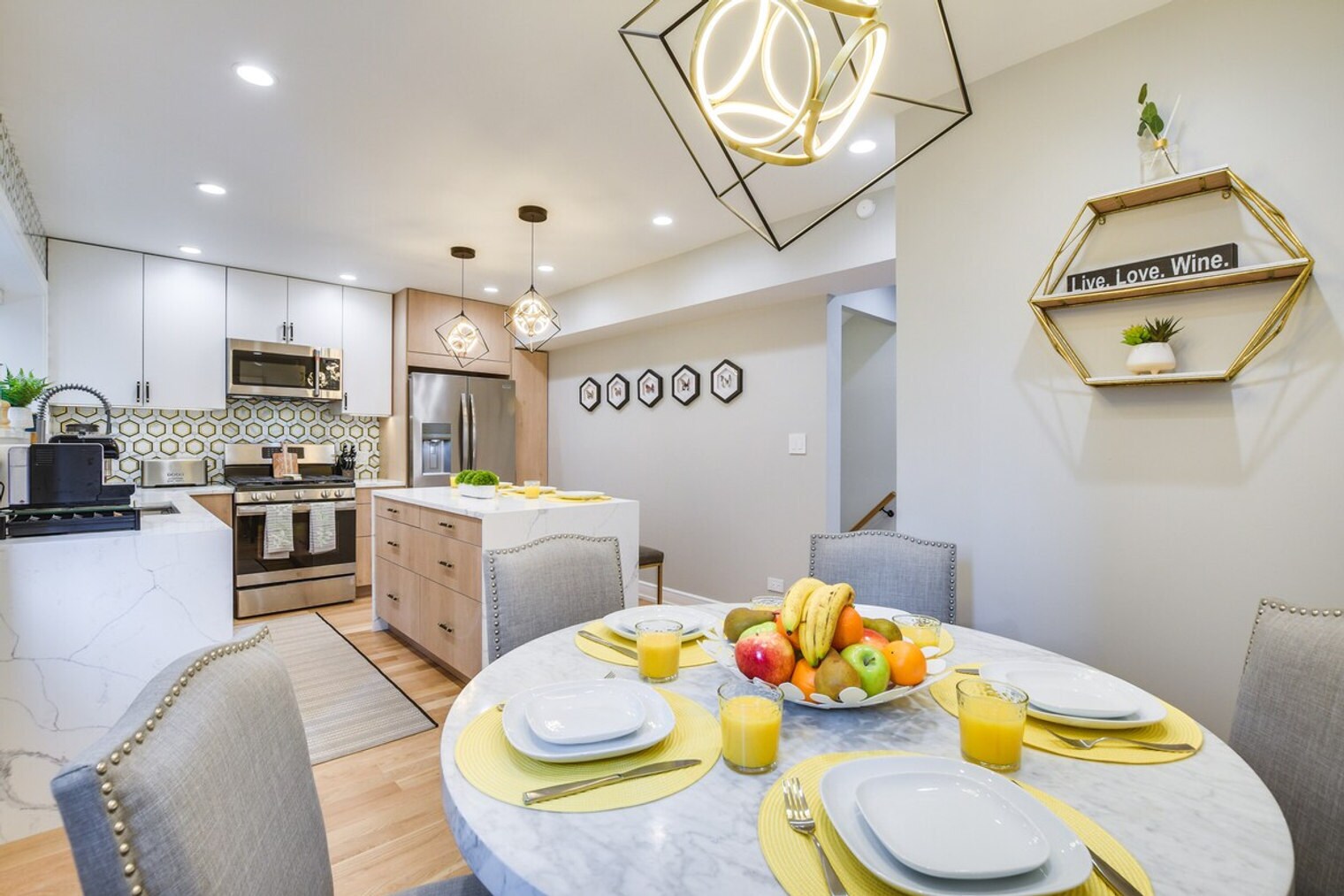 Building Photo - 6242 N Kenmore Ave