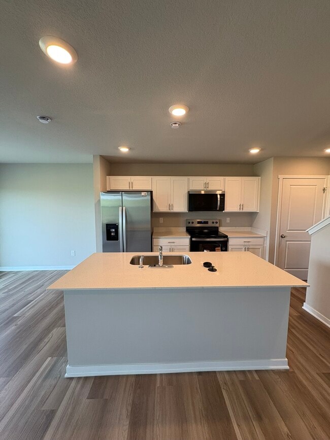 Building Photo - 1069 Daisy Ln