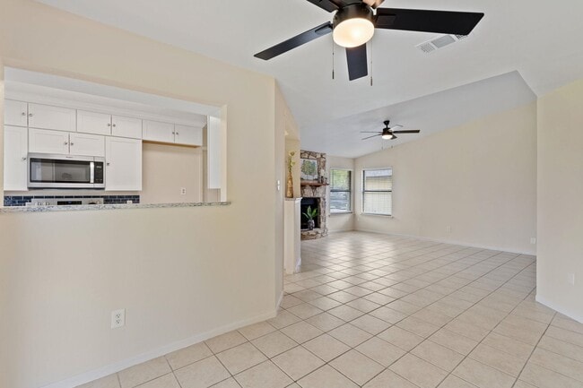 Building Photo - 609 Aspen Ln