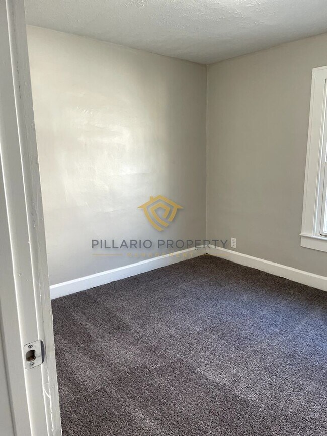 Building Photo - 926-928 N Tuxedo St.