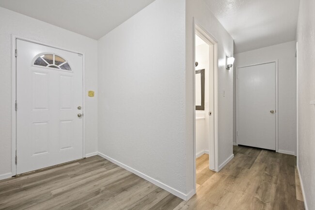 Building Photo - 3 Bedroom 2 Bathroom House For Rent!