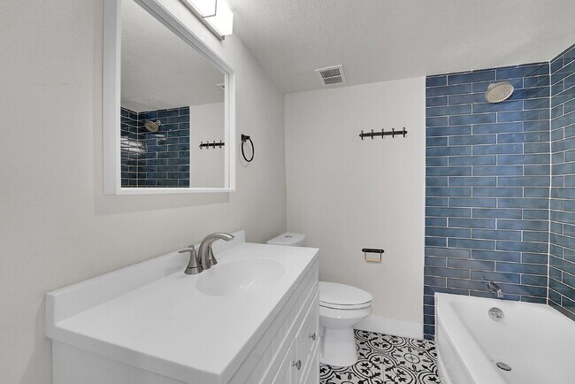 Building Photo - $1,950, 2-bed, 1-bath located in Denver wi...