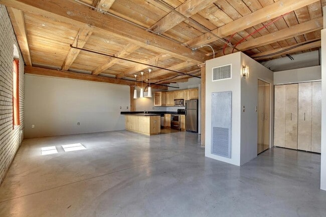 Building Photo - 127 5th St NE