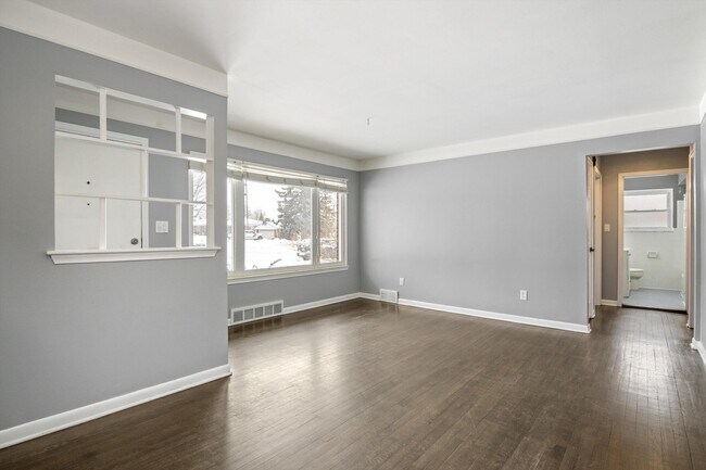 Building Photo - 27576 MacKenzie Dr