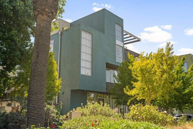 Building Photo - 1364 Powell St