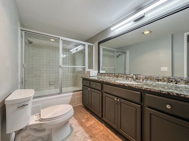 Building Photo - Beautiful 2BD/2.5BA Townhome W/ A/C and Attached Garage in Bay Ho!