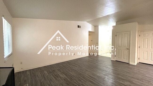 Building Photo - Very Nice 3bd/2ba Citrus Heights Home with 2 Car Garage - Must See!