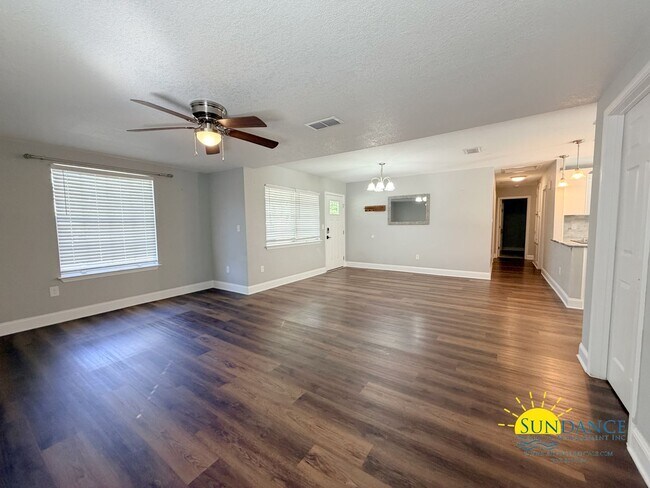 Building Photo - Upgraded 4BR Home with In-Ground Pool in Fort Walton Beach!