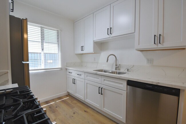 Building Photo - 11255 Camarillo St