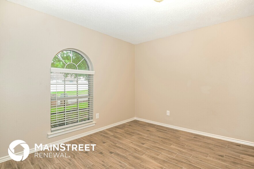 Building Photo - 1450 Cromwell Ct