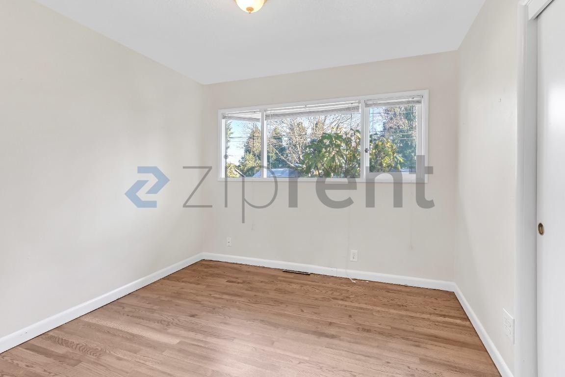 Building Photo - 9720 SW Frewing St