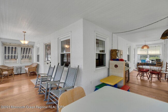 Building Photo - 683 Main Ave