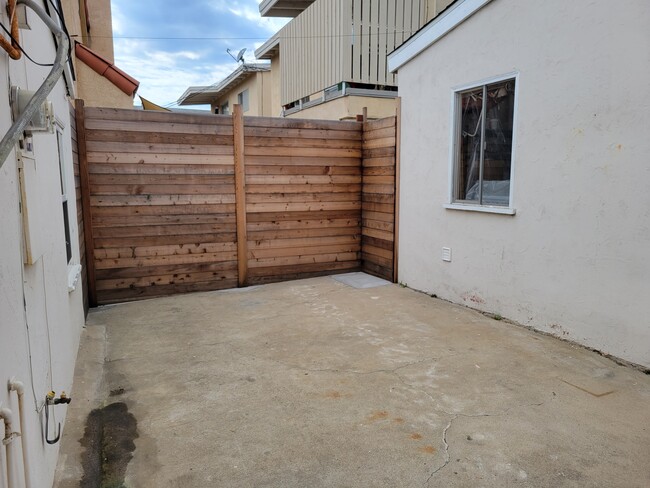 Building Photo - 1064 Sapphire St